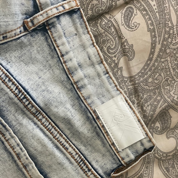 Shorts - Picture 3 of 5